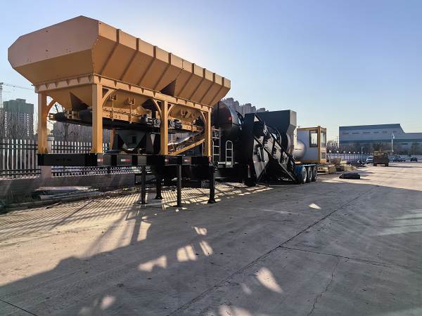 What role does the plug valve play in asphalt mixing plants_1